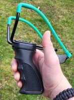 Steinschleuder / Zwille "Deluxe" - stabiler Metallrahmen - HighTec Gummiband - ergonomisch geformter Griff + Ersatzgummi + 200 Metallkugeln