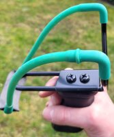 Steinschleuder / Zwille "Deluxe" - stabiler Metallrahmen - HighTec Gummiband - ergonomisch geformter Griff + 200 Metallkugeln
