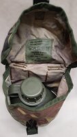 NL Holländische Feldflaschen Set - ca. 0,8 Liter - Kunststoff - inkl. Metall Becher mit Klappgriffen - DPM Bezug - Original Militär