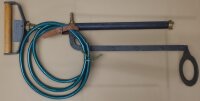 Dänische Handwasserpumpe - Eimerspritze mit Schlauch - Feuerwehrspritze - Original Militär