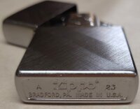 Original Zippo Feuerzeug - "Diagonal Wave" - Benzinfeuerzeug - Sturmfeuerzeug - Chrome Gebürstet mit Wellenmuster