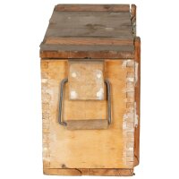 Italienische Holzkiste - sehr stabil - zwei Tragegriffe - mit Verschluss - ca.67 x 24,5 x 33 cm - 100 % Hartholz - Original Militär