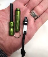 Feuerstarter "Compact" mit Zündstein und Schaber - oliv - Magnesium - sehr kompakt - Packmaß: 6 mm x 10 cm