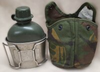NL Holländische Feldflaschen Set - ca. 0,8 Liter - Kunststoff - inkl. Metall Becher mit Klappgriffen - NL Tarn - Original Militär