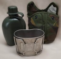 NL Holländische Feldflaschen Set - ca. 0,8 Liter - Kunststoff - inkl. Metall Becher mit Klappgriffen - NL Tarn - Original Militär